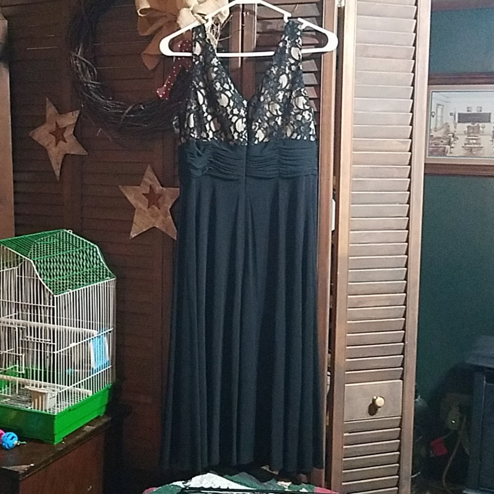 Dress - Picture 2 of 4